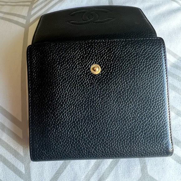 Great condition Chanel bifold snap wallet - Picture 4 of 8